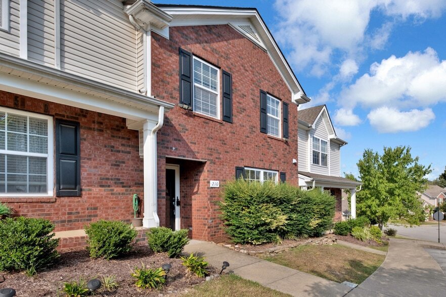 210 Buck Run Dr in Nashville, TN - Building Photo