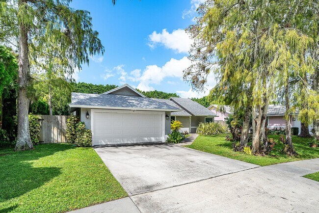 1252 Raintree Ln in Wellington, FL - Building Photo - Building Photo