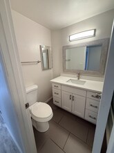 2117 Dexter Ave N, Unit 201 in Seattle, WA - Building Photo - Building Photo