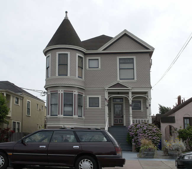 2140 Clinton Ave in Alameda, CA - Building Photo - Building Photo