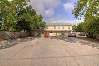 1308 Pine St in Georgetown, TX - Building Photo - Building Photo