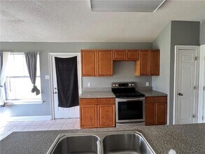 5620 4th St in Violet, LA - Foto de edificio - Building Photo