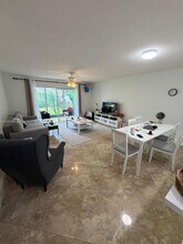 219 NE 14th Ave in Hallandale Beach, FL - Building Photo - Building Photo