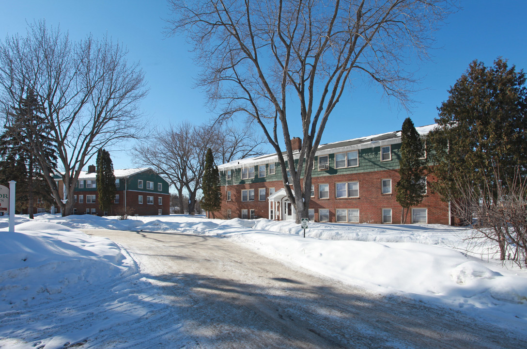 Excelsior Lake in Excelsior, MN - Foto de edificio