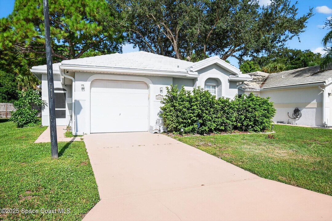 1283 Goldenrod Cir NE in Palm Bay, FL - Building Photo