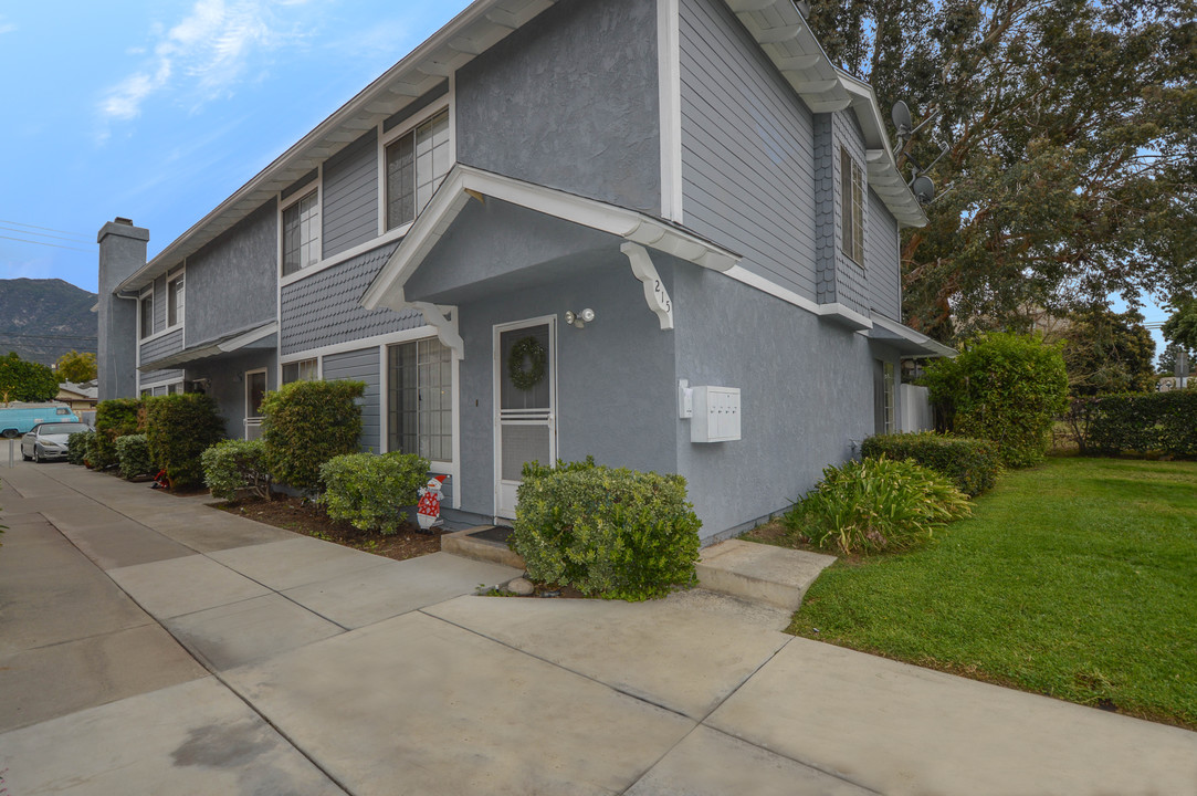 215 W Colorado Blvd in Monrovia, CA - Building Photo