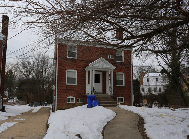 814 Greenwood Cir in Takoma Park, MD - Foto de edificio - Building Photo