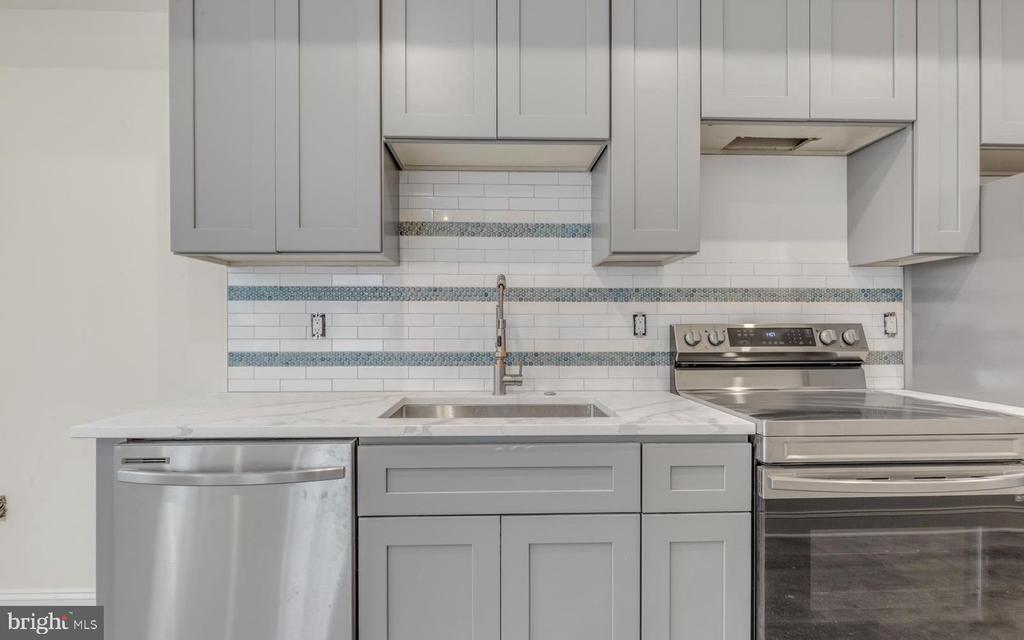 6601 Ridge Ave in Philadelphia, PA - Building Photo