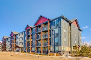 Emerald Hills Apartments in Sherwood Park, AB - Building Photo