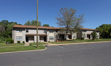 Heritage Park Apartments in Charlotte, NC - Building Photo - Building Photo