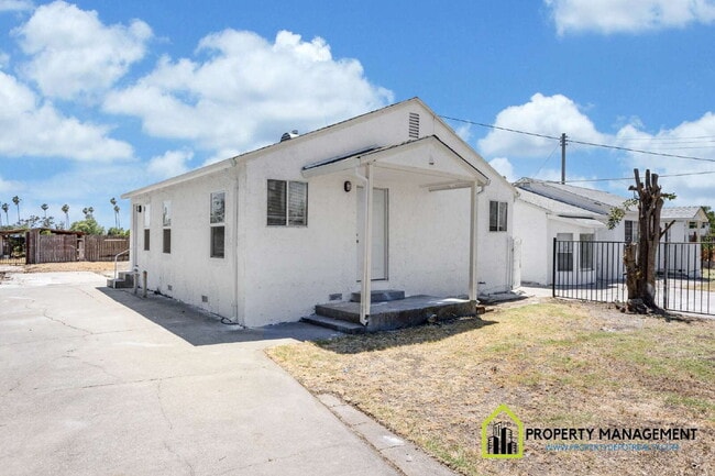 6604 Stacy Ave in Sacramento, CA - Building Photo - Building Photo