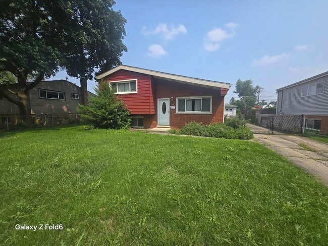 property at 108 E Vermont St