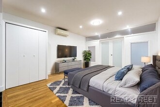 LUXURY LOFT in Queens! in Queens, NY - Building Photo - Building Photo
