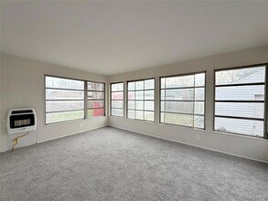 9832 Balfour Rd in Detroit, MI - Foto de edificio - Building Photo