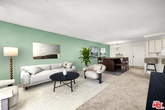 7777 W 91st St in Los Angeles, CA - Foto de edificio - Building Photo