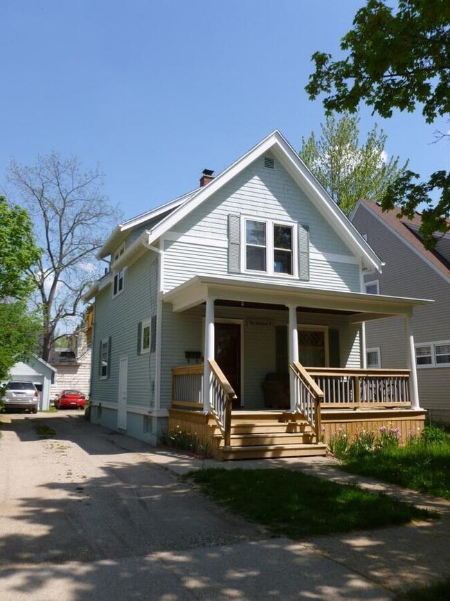 717 Dewey Ave in Ann Arbor, MI - Building Photo - Building Photo