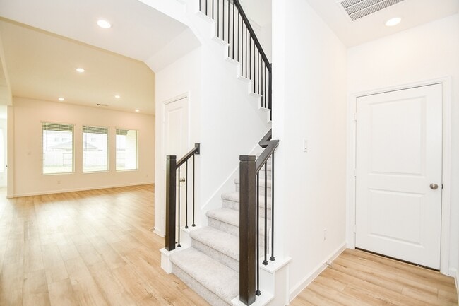 property at 5624 Frst Cv Dr