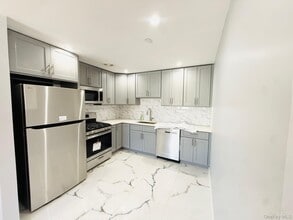 139-20 Lakewood Ave in Queens, NY - Foto de edificio - Building Photo