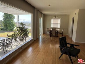 5604 Chariton Ave in Los Angeles, CA - Foto de edificio - Building Photo