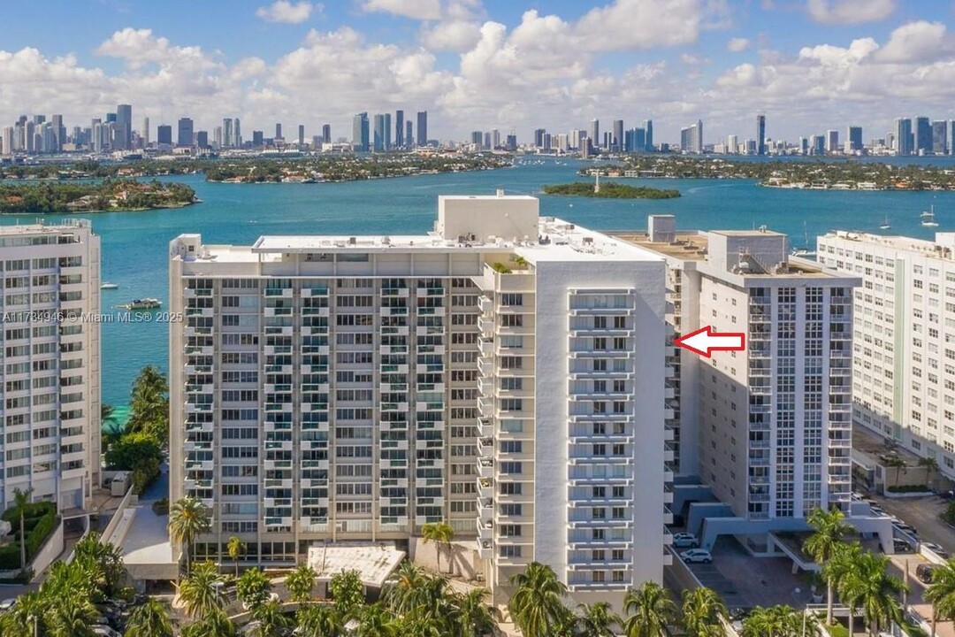 1200 West Ave, Unit 1516 in Miami Beach, FL - Building Photo