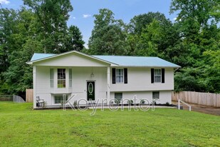 2152 Ridgecrest Dr in Maryville, TN - Building Photo