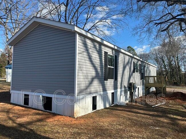 213 Lineberger Rd in Conover, NC - Building Photo - Building Photo