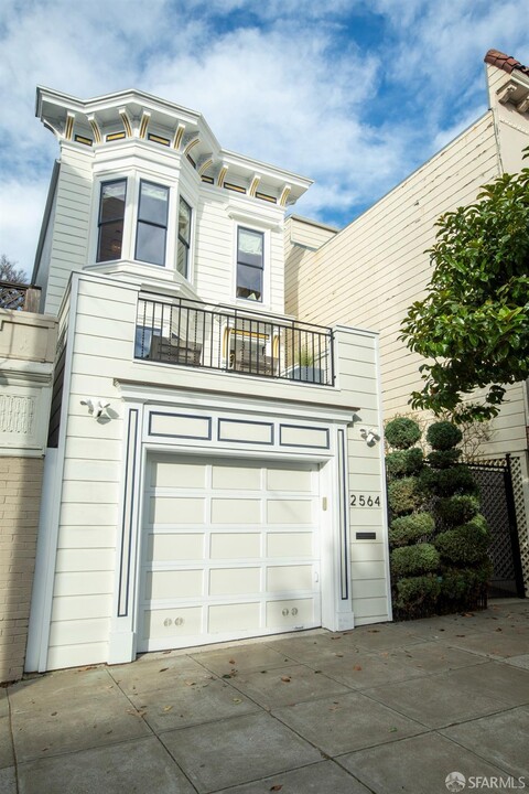 2564 Sacramento St in San Francisco, CA - Building Photo