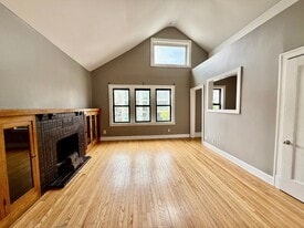 831 N Ashland Ave in Chicago, IL - Building Photo