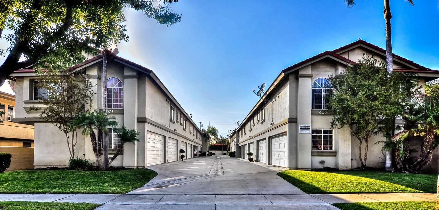 625 N Cerritos Ave in Azusa, CA - Foto de edificio