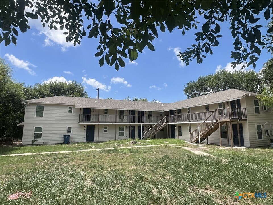 201 Lowery Dr in Port Lavaca, TX - Foto de edificio