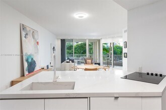 715 Crandon Blvd in Key Biscayne, FL - Building Photo - Building Photo