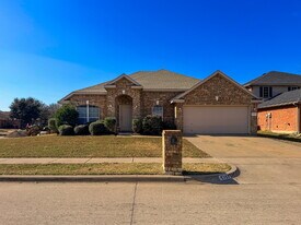 5353 Freestone Dr in Grand Prairie, TX - Building Photo