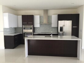 6423 NW 105th Ct in Doral, FL - Building Photo