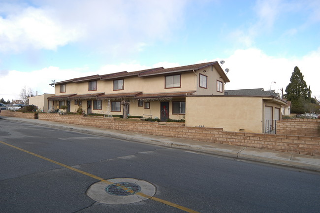 552-582 E 7th St in Beaumont, CA - Foto de edificio - Building Photo