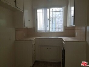 628 S Ardmore Ave, Unit 24 in Los Angeles, CA - Building Photo - Building Photo