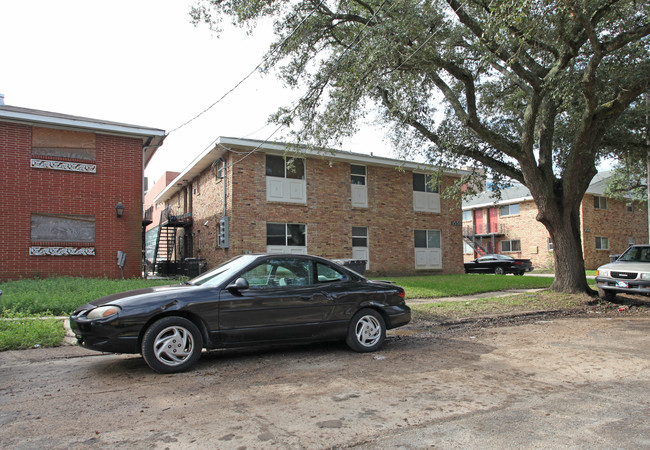 1558 Aviators St in New Orleans, LA - Foto de edificio - Building Photo