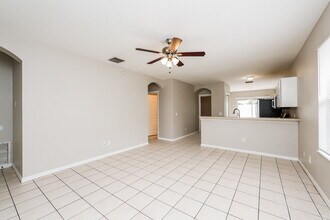 7742 Bristol Park Dr in Apollo Beach, FL - Building Photo - Building Photo
