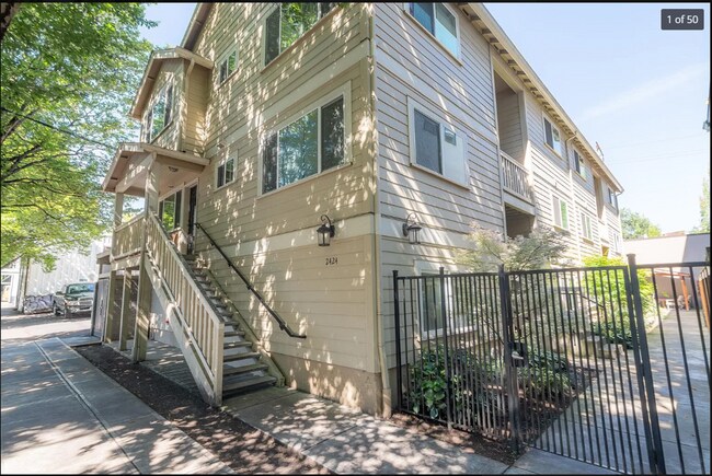 2424 N Vancouver Ave