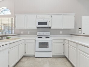2913 Eagles Nest Dr in Bedford, TX - Building Photo - Building Photo