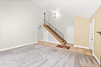 2228 Sequoia Ave in Simi Valley, CA - Building Photo - Building Photo