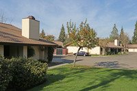 Corona Tierra in Fresno, CA - Foto de edificio - Building Photo