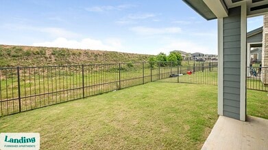 19240 Stokes Rd, Unit 45-409 in Waller, TX - Foto de edificio - Building Photo