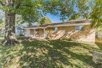 2001 SE 26th Ave in Mineral Wells, TX - Foto de edificio - Building Photo