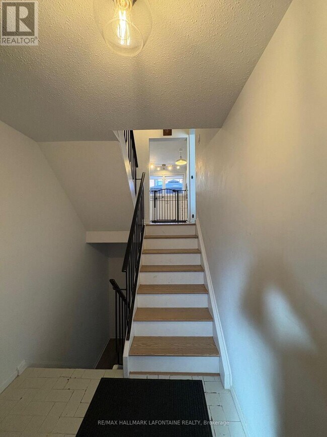 785B Ridgewood Ave in Ottawa, ON - Building Photo - Building Photo