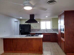 3201 Kaibab Ave in Bakersfield, CA - Building Photo - Building Photo