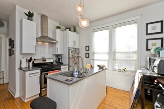 2146 W Iowa St in Chicago, IL - Building Photo - Building Photo