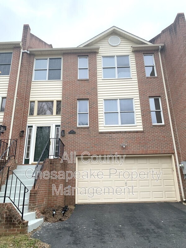949 Whispering Ln