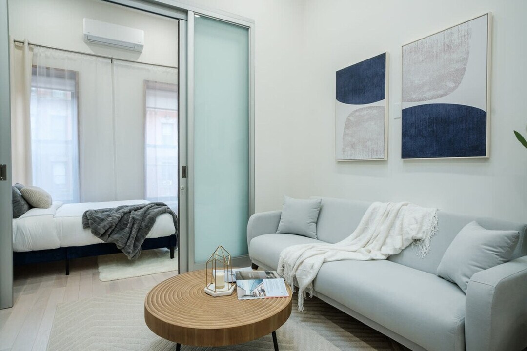 317 E 78th St in New York, NY - Building Photo