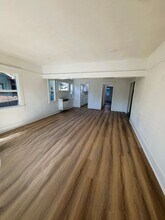 1169 E Broadway in Long Beach, CA - Foto de edificio - Building Photo