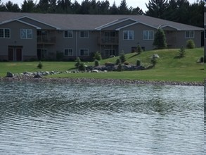 Pinewood Estates in Eagle River, WI - Foto de edificio - Building Photo